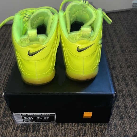 Nike volt foamposite youth size 6.5 worn once - Picture 5 of 5